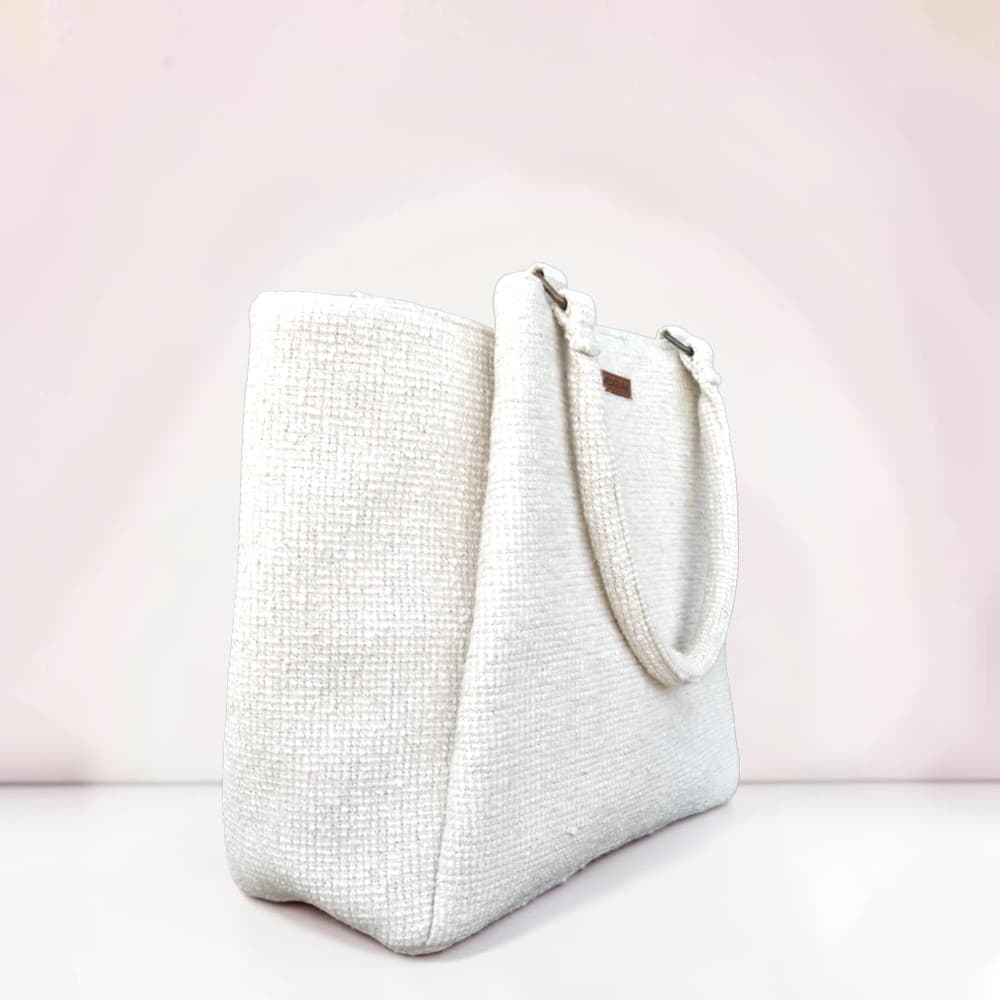 AV Minimalist Tote — Pearl White