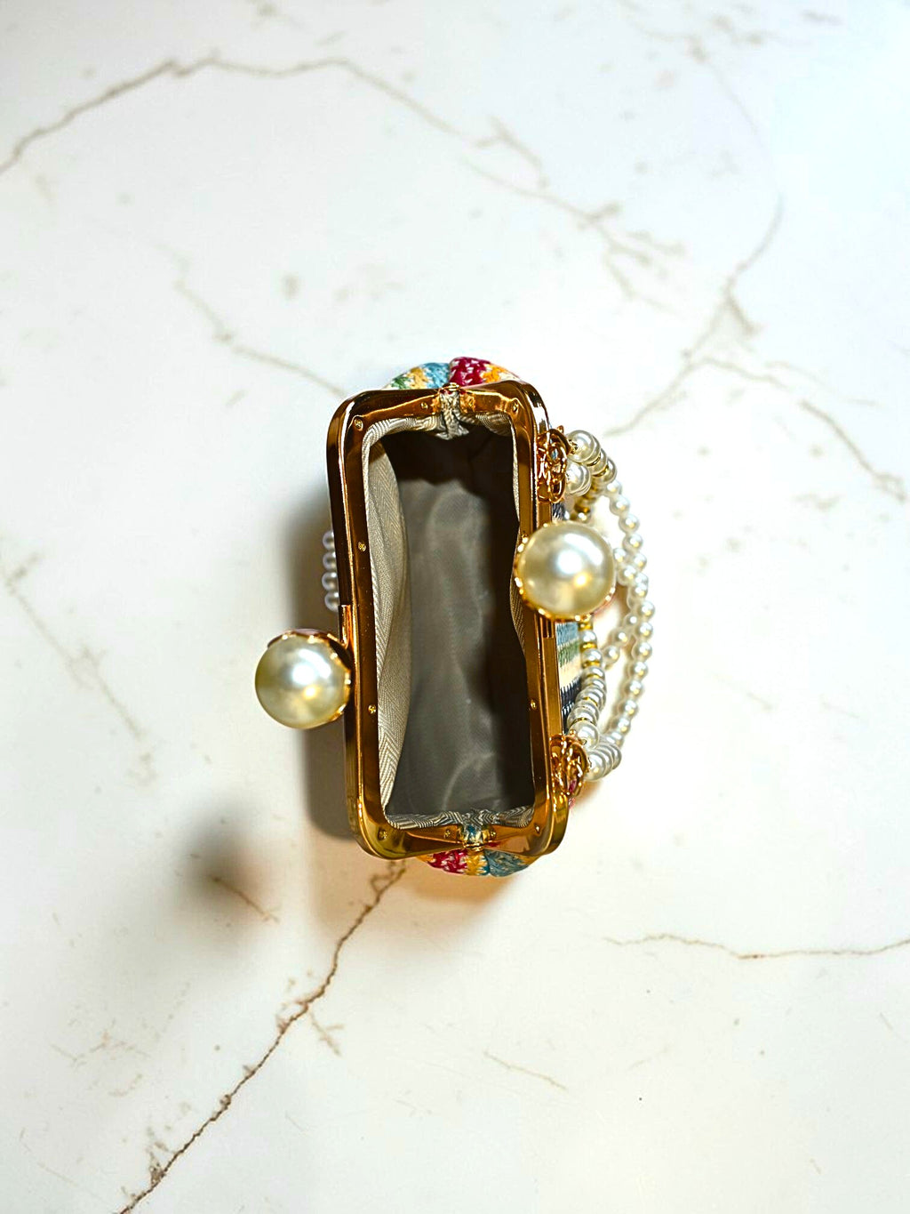 AV Pearl Weave Rainbow