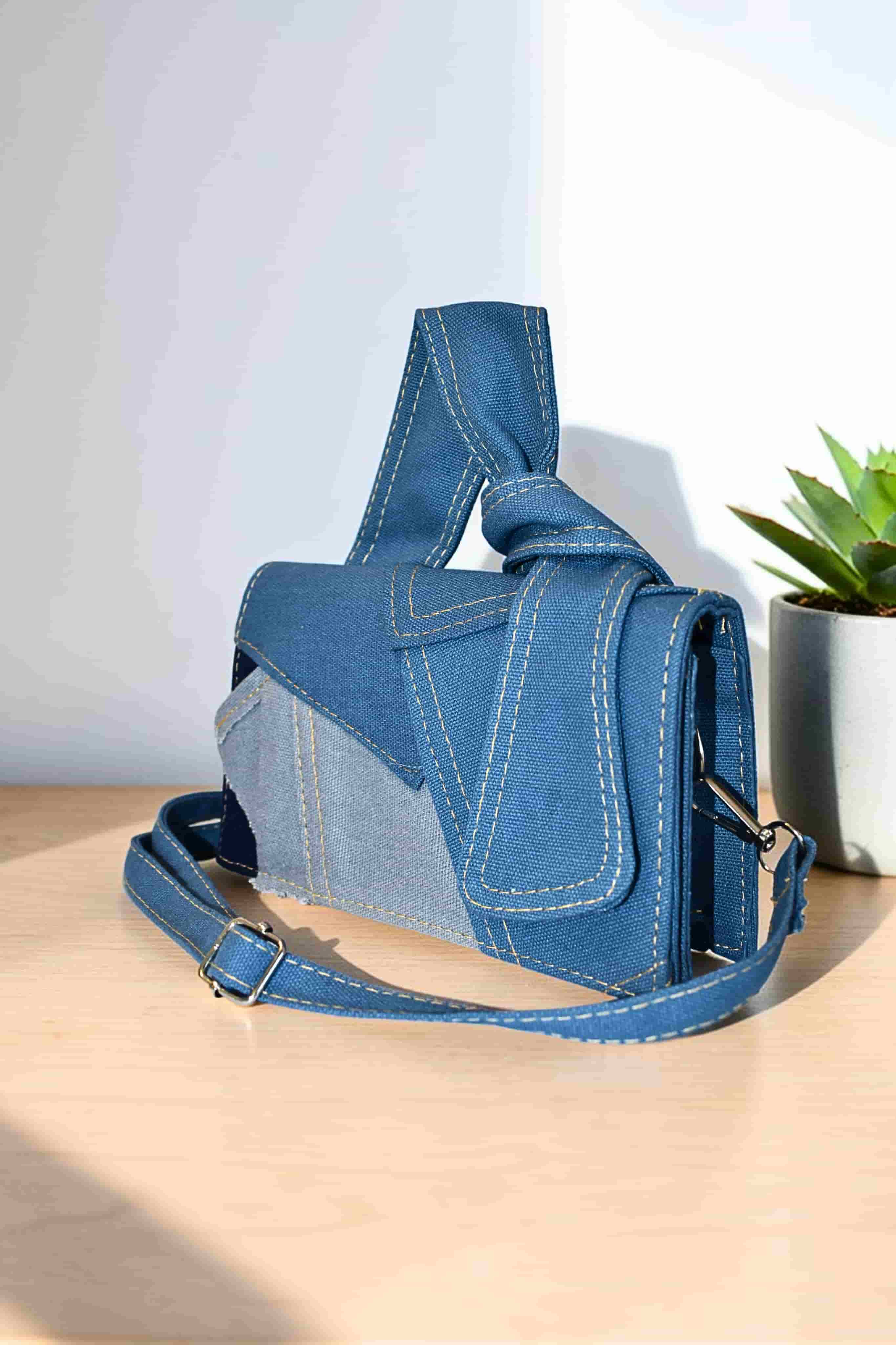 AV Urban Patch Crossbody